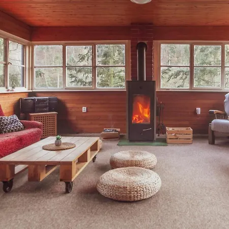 펜션 House In The Hills&woods, For 6-16 Guests, Prague 20km Chyňava