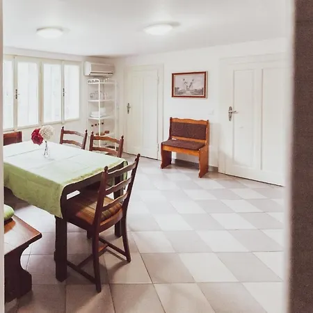 House In The Hills&woods, For 6-16 Guests, Prague 20km 펜션