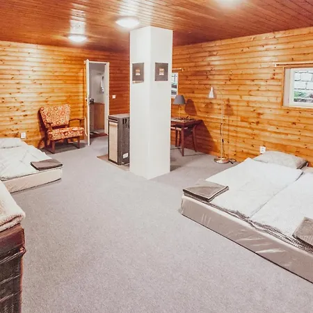 펜션 House In The Hills&woods, For 6-16 Guests, Prague 20km