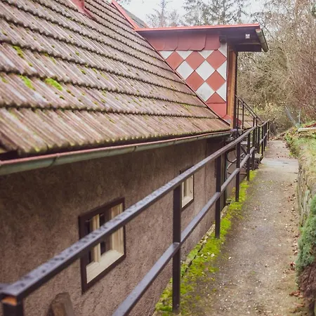 펜션 House In The Hills&woods, For 6-16 Guests, Prague 20km Chyňava