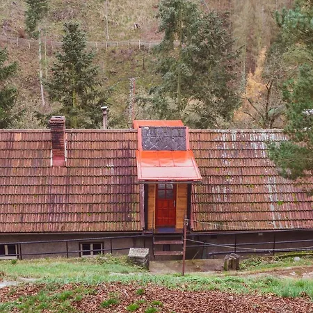 펜션 House In The Hills&woods, For 6-16 Guests, Prague 20km